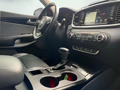 Used 2018 Kia Sorento SX image 40