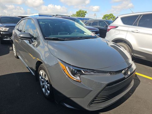 Used 2025 Toyota Corolla LE FWD image 2