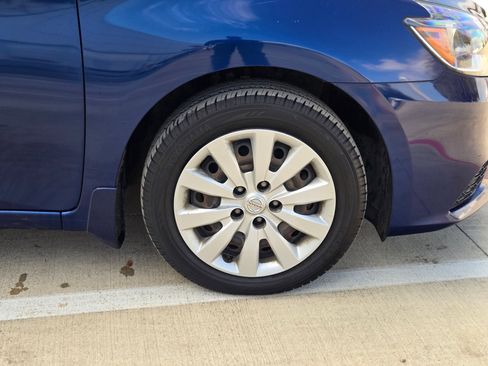 Used 2018 Nissan Sentra S image 32