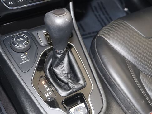 Used 2019 Jeep Cherokee Limited w/ Trailer Tow Group AWD/4WD image 7