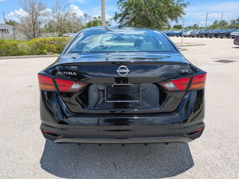Used 2024 Nissan Altima 2.5 SV FWD image 5