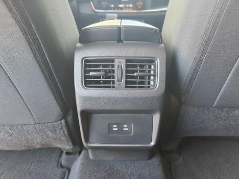 Used 2025 Nissan Rogue SV FWD image 24