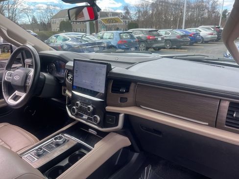 Used 2024 Ford Expedition Limited image 20