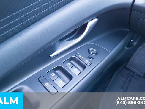 Used 2025 Hyundai Elantra Hybrid FWD image 29