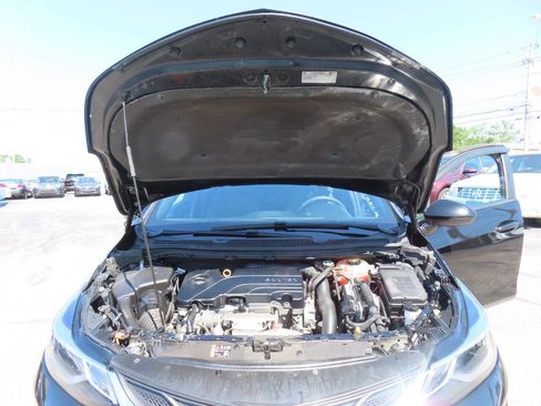 Used 2019 Chevrolet Cruze LT w/ RS Package FWD image 9
