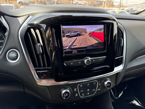 Used 2022 Chevrolet Traverse LT image 38