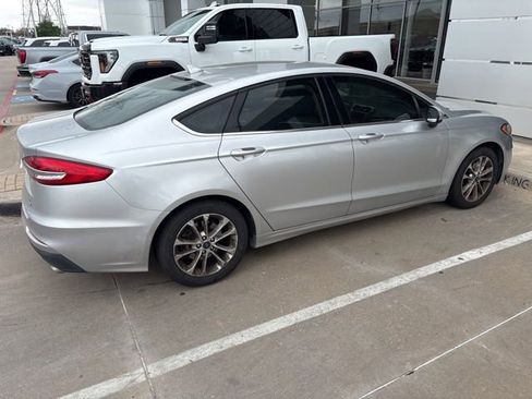 Used 2019 Ford Fusion SE image 3