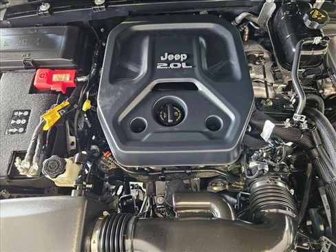 Used 2022 Jeep Wrangler Unlimited Rubicon w/ Cold Weather Group AWD/4WD image 23
