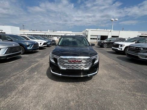 Certified 2024 GMC Terrain Denali w/ Denali Premium Package AWD/4WD image 8