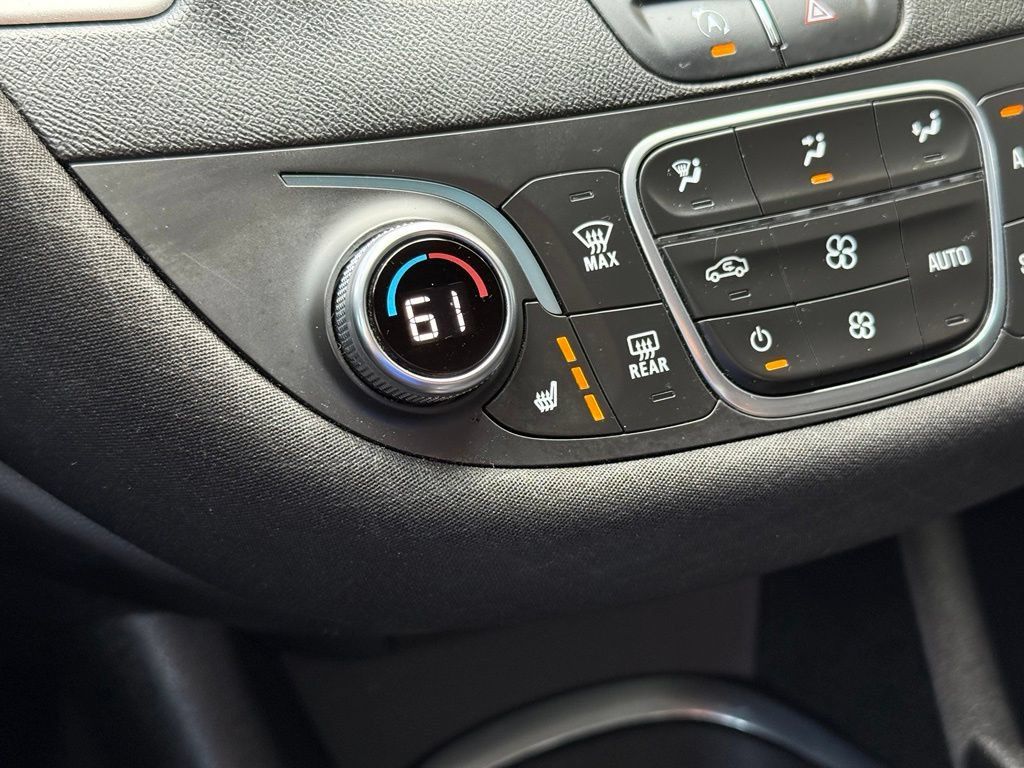 Used 2022 Chevrolet Malibu LT FWD image 21