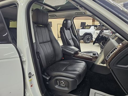 Used 2016 Land Rover Range Rover HSE image 21