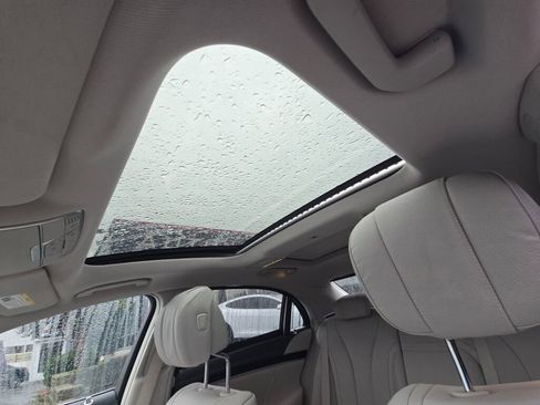 Used 2017 Mercedes-Benz S 550 Sedan image 19