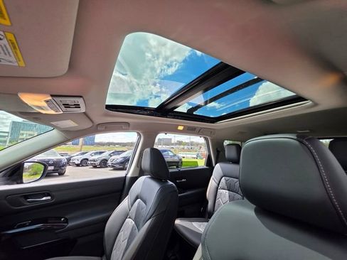 New 2026 Nissan Pathfinder Platinum AWD/4WD image 24