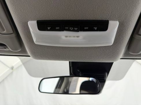Used 2025 Nissan Versa SV FWD image 37