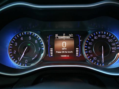 Used 2016 Chrysler 200 Limited Platinum FWD image 17