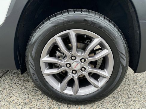 Used 2024 GMC Terrain SLT AWD/4WD image 4