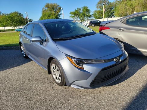Used 2025 Toyota Corolla LE image 9
