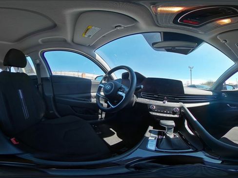 Used 2025 Hyundai Elantra SEL image 38