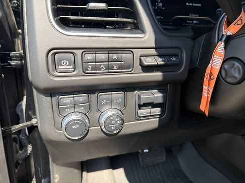Used 2024 GMC Yukon AT4 w/ Technology Package AWD/4WD image 14