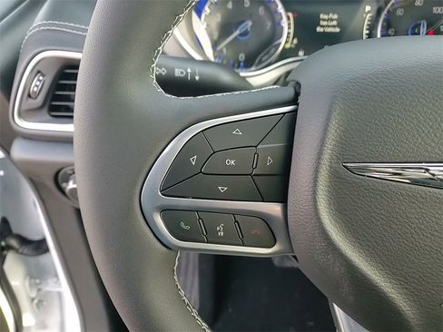 New 2026 Chrysler Pacifica Limited w/ Uconnect Theater Family Group image 25