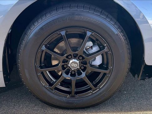 Used 2021 Toyota Corolla LE image 11