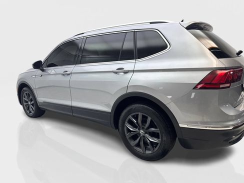 Used 2023 Volkswagen Tiguan SE w/ Panoramic Sunroof Package FWD image 14
