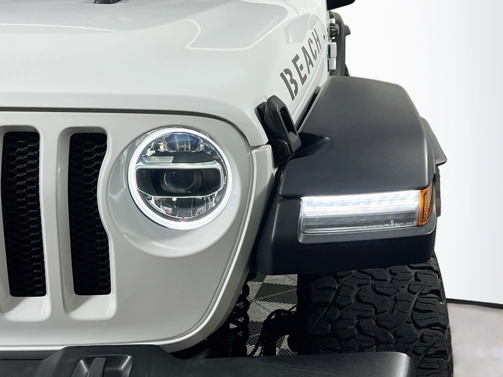 Used 2022 Jeep Wrangler Unlimited Sport w/ Xtreme Recon 35" Tire Package AWD/4WD image 11