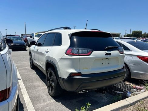 Used 2019 Jeep Cherokee Latitude Plus FWD image 3