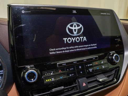 Used 2021 Toyota Highlander Platinum image 15