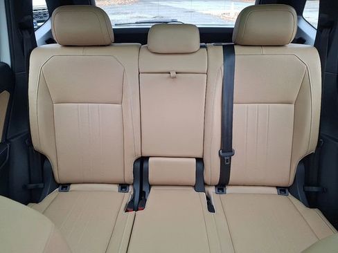 Certified 2024 Volkswagen Tiguan SE image 19