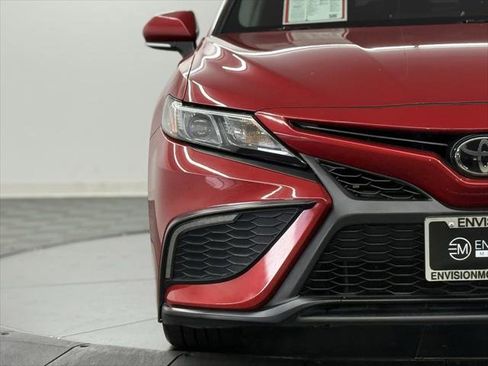 Certified 2022 Toyota Camry SE image 4
