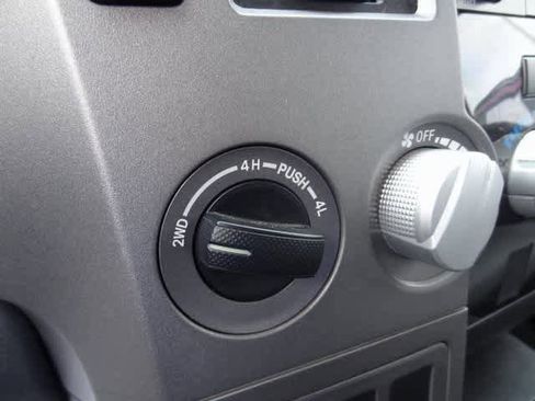 Used 2011 Toyota Tundra 4x4 CrewMax image 15