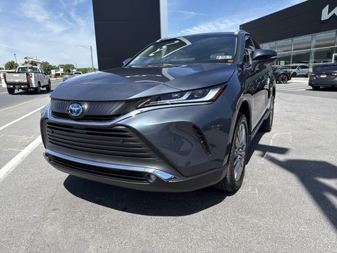 Used 2024 Toyota Venza XLE AWD/4WD image 8