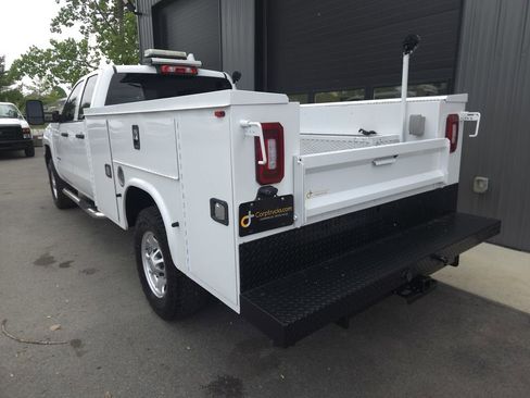 Used 2018 Chevrolet Silverado 2500 W/T AWD/4WD image 3