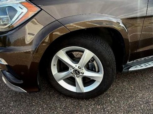 Used 2015 Mercedes-Benz GL 550 4MATIC image 23