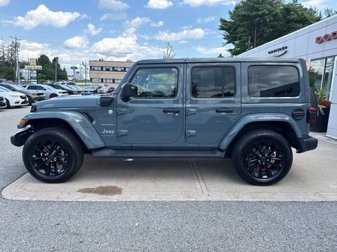 Used 2024 Jeep Wrangler Unlimited Sahara w/ Technology Group AWD/4WD image 4