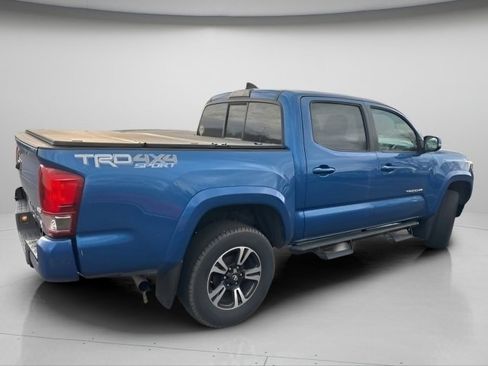 Used 2016 Toyota Tacoma TRD Sport w/ Towing Package image 6