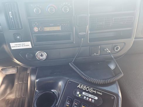 Used 2015 Chevrolet Express 4500 w/ Shuttle Bus Package image 33