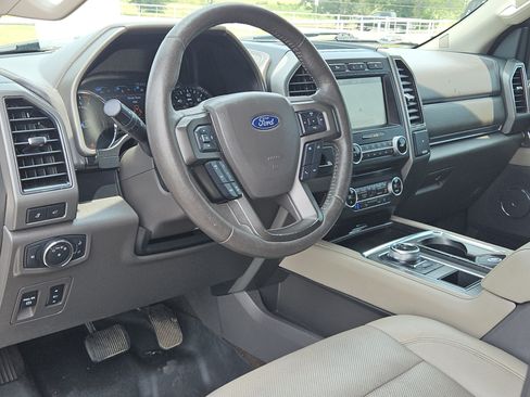 Used 2018 Ford Expedition XLT w/ Equipment Group 202A RWD image 26