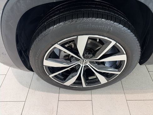 Used 2024 Volkswagen Atlas SEL Premium R-Line AWD/4WD image 12