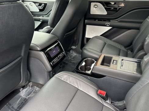 Used 2025 Lincoln Aviator Reserve w/ Luxury Package AWD/4WD image 26