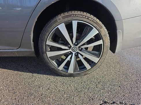 Used 2021 Nissan Altima 2.5 SR w/ SR Premium Package image 9