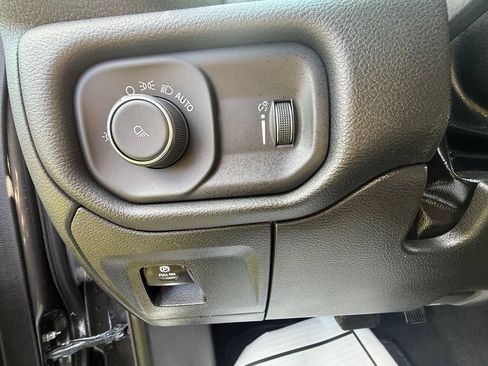 Used 2023 RAM 1500 Big Horn AWD/4WD image 13