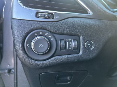 Used 2019 Jeep Cherokee Limited w/ Luxury Group image 22