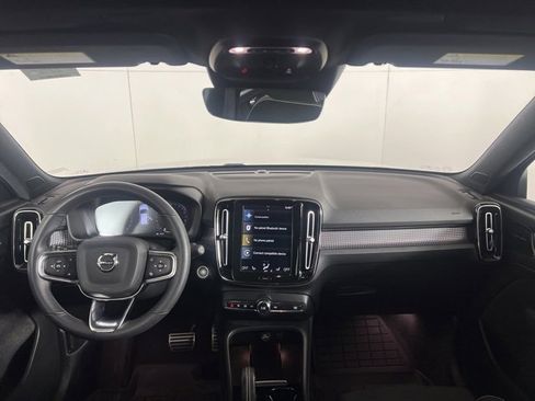 Used 2022 Volvo XC40 T5 R-Design w/ Advanced Package image 18