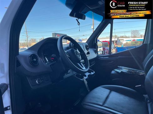 Used 2023 Mercedes-Benz Sprinter 2500 image 14