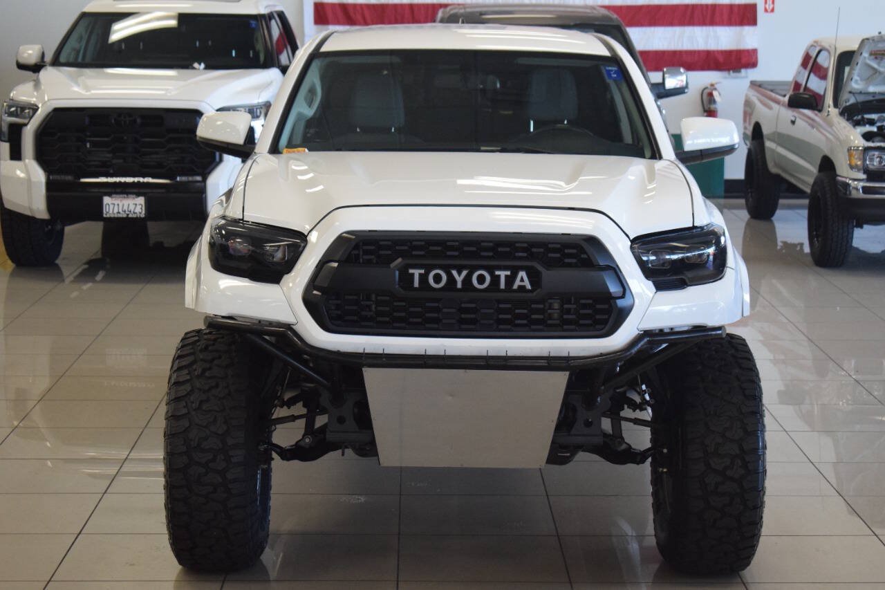 Used 2017 Toyota Tacoma SR5 RWD image 2
