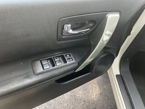 Used 2012 Nissan Rogue S image 26