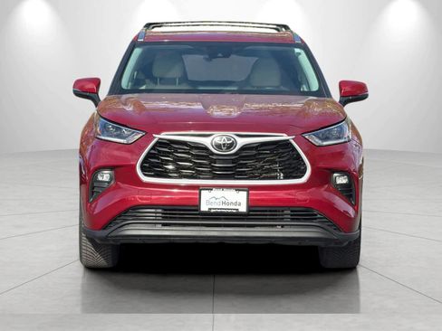 Used 2021 Toyota Highlander XLE AWD/4WD image 10