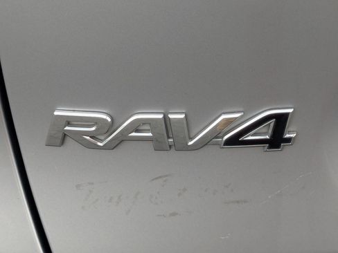 Used 2022 Toyota RAV4 XLE Premium AWD/4WD image 13